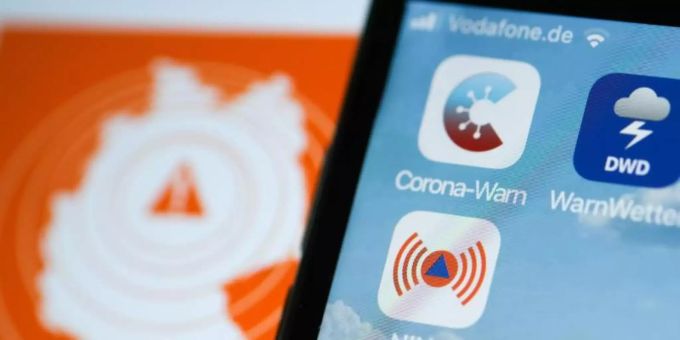 Warn-Apps auf einem Smartphone. Symbolbild. Foto: Jens Kalaene/dpa-Zentralbild/ZB Warn-Apps auf einem Smartphone. Symbolbild. Foto: Jens Kalaene/dpa-Zentralbild/ZB