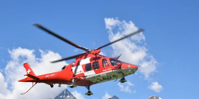 Durch die ebenfalls ausgerückte Rettungsflugwacht wurde die Leiche des deutschen Staatsangehörigen ins Tal geflogen. Rega