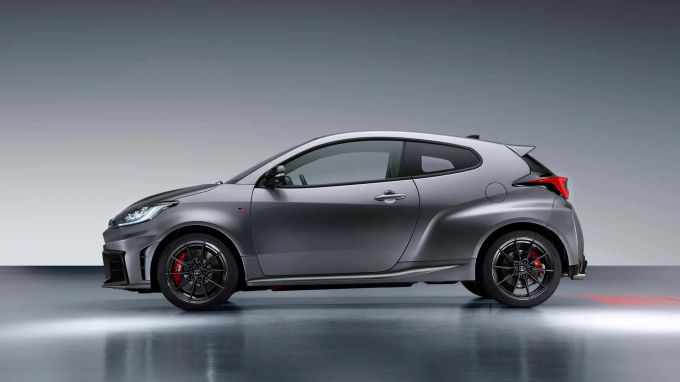 Das wichtigste Assistenzpaket des GR Yaris ist seine Fahrdynamik: Perfekt balancierte Allrad, knackige Bremsen und ein bärenstarker Motor. Toyota GR Yaris Facelift