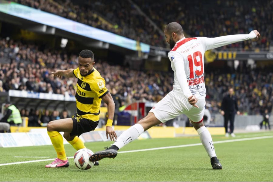 Meschack Elia (l.) steht bei YB nach seinem Afrika-Cup-Abenteuer wieder in der Startelf.