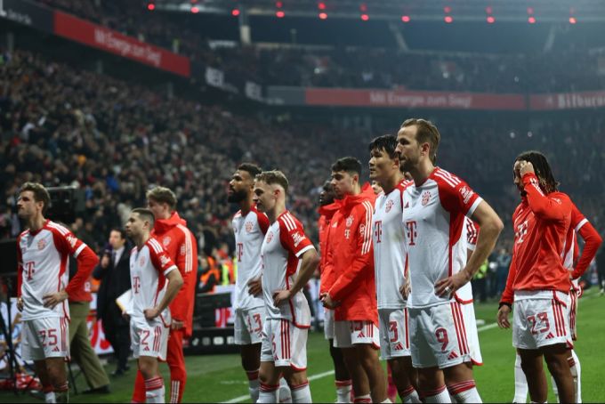 Frust pur: Die Bayern verloren gegen Leverkusen klar und liegen nun fünf Punkte hinter dem Leader. Bayern