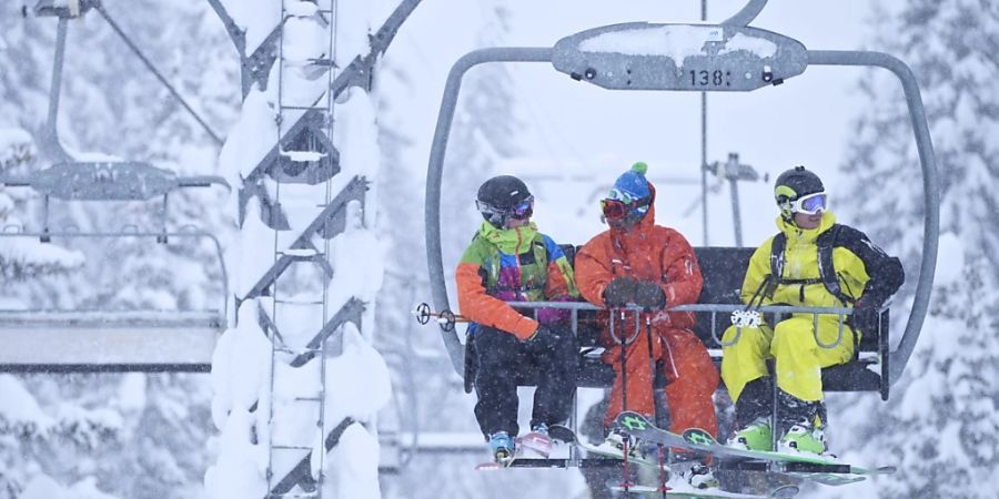 Die Bergbahnen Graubünden sind mit 20,6 Prozent mehr Ersteintritten bis zum Jahresende 2023 in die Wintersaison gestartet. (Symbolbild)