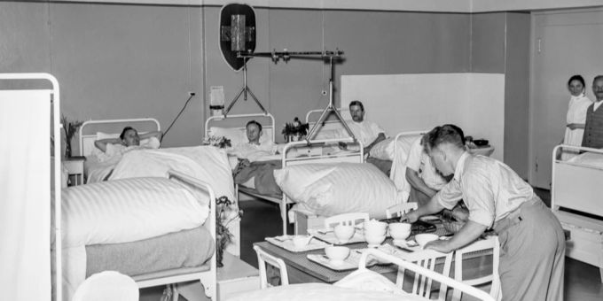 Pfleger und Patienten in der Thurgauischen Heil- und Pflegeanstalt im Jahr 1940. (Archivbild) Novartis Opfer Krankenhausszene Thurgau
