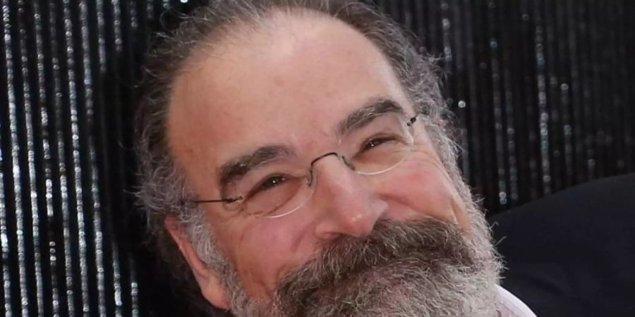 Der amerikanische Schauspieler Mandy Patinkin ruft seine Landsleute zum Wählen auf. Foto: Willy Sanjuan/Invision/AP/dpa