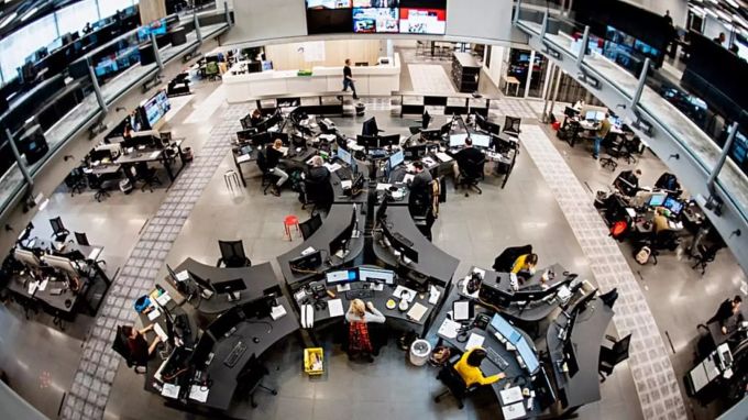 Blick in den SRF-Newsroom. srf