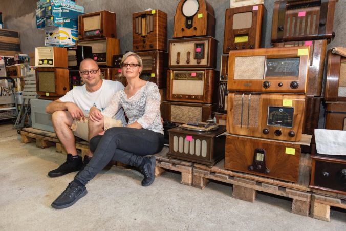 Claudio Schlegel und Marlene Frank erfüllten sich den Wunsch nach einem Plattenspieler.