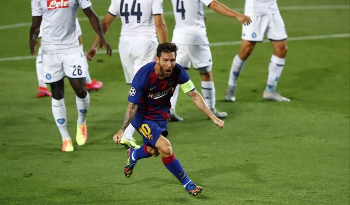 Lionel Messi feiert sein Tor für den FC Barcelona gegen Napoli. Lionel Messi Barcelona Napoli