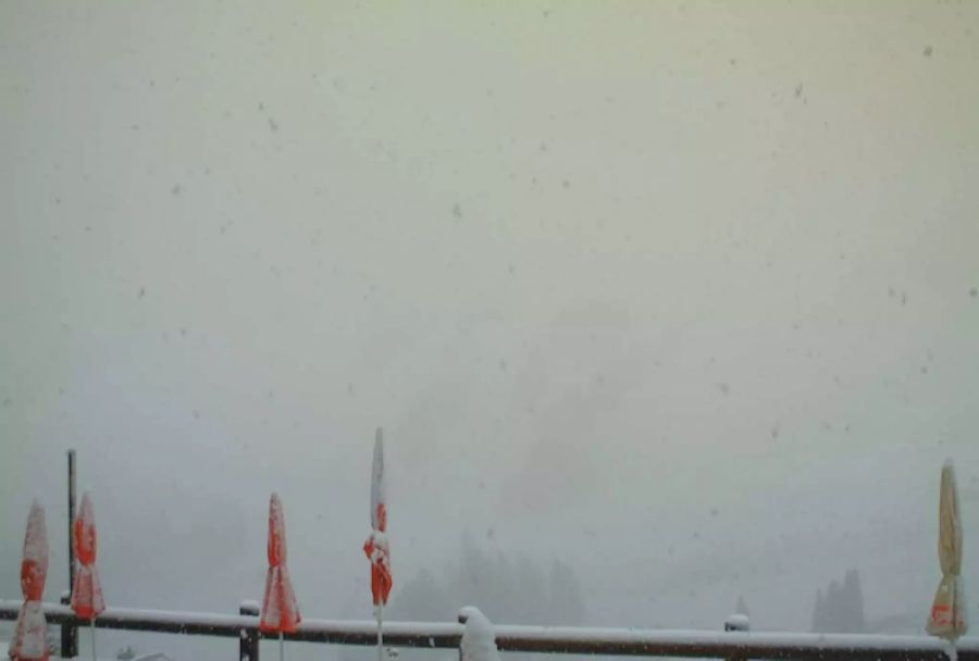 Auch die Terrasse auf der Riggisalp FR auf 1480 Metern ist weiss.