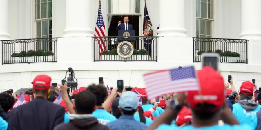 Trump spricht von Balkon des Weissen Hauses zu Anhängern