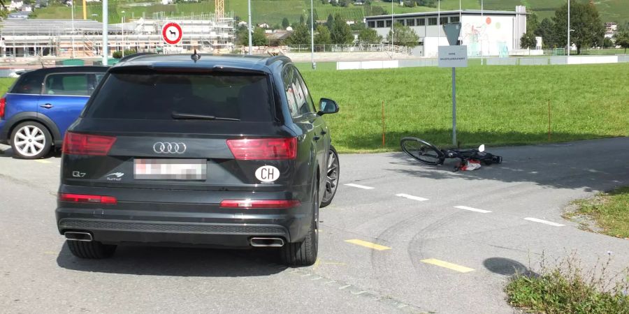 Unfall beim Abbiegen zwischen Auto und E-Bike