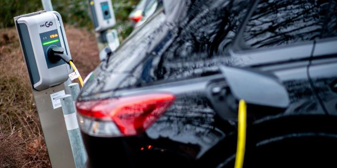 Die Nachfrage nach neuen E-Autos steigt wieder. Der Anteil reiner Elektrofahrzeuge an allen Neuzulassungen lag im vergangenen Monat bei rund 15 Prozent. Die Nachfrage nach neuen E-Autos steigt wieder. Der Anteil reiner Elektrofahrzeuge an allen Neuzulassungen lag im vergangenen Monat bei rund 15 Prozent.