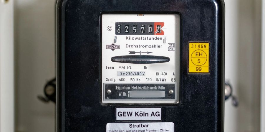 Auch hohe Energiekosten belasten nach Einschätzung der Industrie- und Handelskammer die Position der Unternehmen in Deutschland.