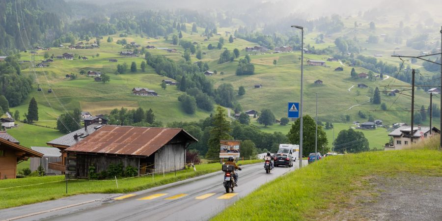 Eine Ortsstrasse in Grindelwald.