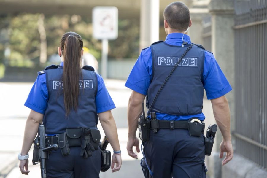 Die Polizistinnen und Polizisten dürfen sich jetzt aber über eine Lohnerhöhung freuen.