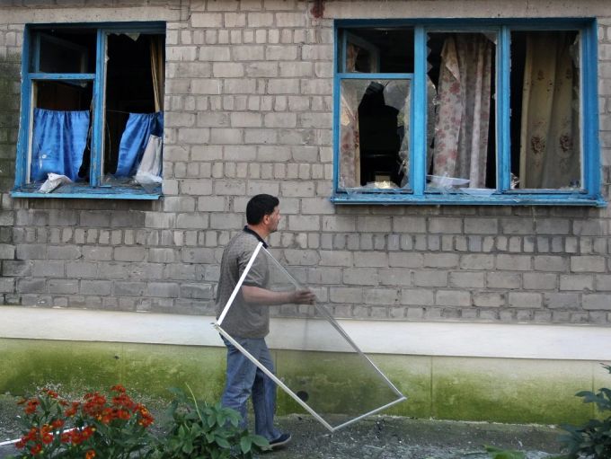 Durch Druckwellen und Explosionen wurden in der Ukraine zahlreiche Fenster zerstört. Fenster Ukraine