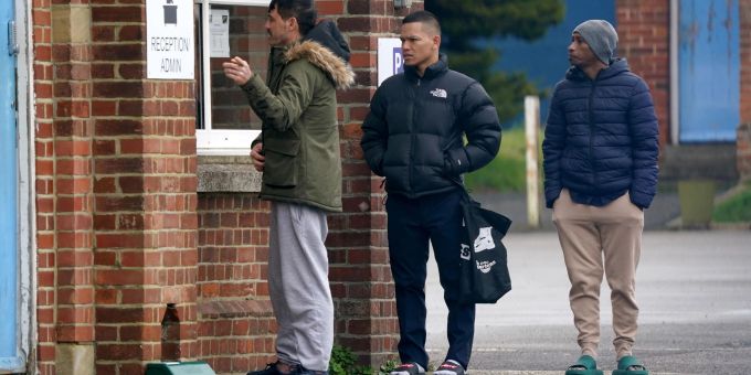 Grossbritannien hat ein Platzproblem. Bisher kommen Migranten vor allem in Hotels unter, das kostet nach Regierungsangaben mehr als sechs Millionen Pfund pro Tag. Grossbritannien hat ein Platzproblem. Bisher kommen Migranten vor allem in Hotels unter, das kostet nach Regierungsangaben mehr als sechs Millionen Pfund pro Tag.