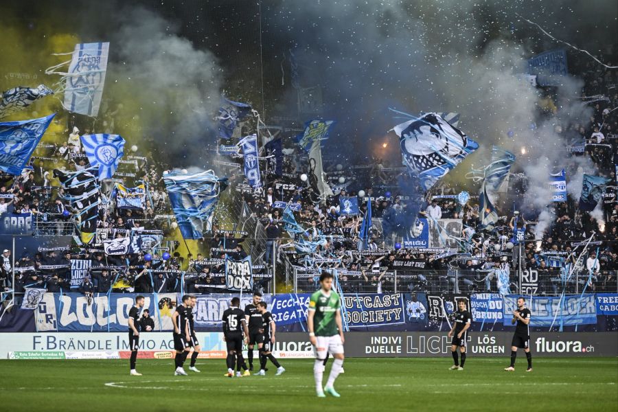 Ausverkauftes Haus in St.Gallen. Viele Zürcher Fans pilgern am Sonntagnachmittag in die Ostschweiz.