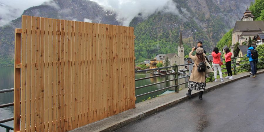 SICHTSCHUTZ GEGEN SELFIE-JÄGER IN HALLSTATT