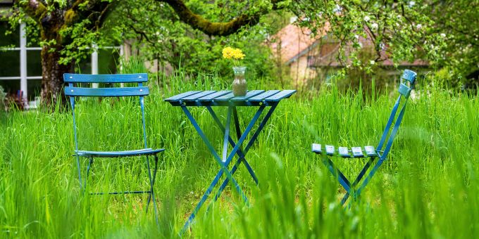 Eine gemütliche Sitzecke im Garten. (Symbolbild) Eine gemütliche Sitzecke im Garten. (Symbolbild)