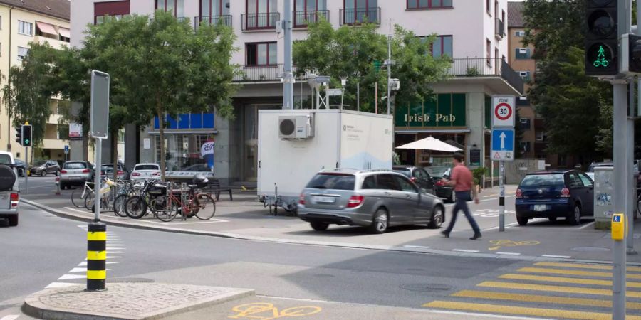 2015 haben in Zürich-Wiedikon rund 20 Rechtsextreme auf der Strasse Juden bedroht.