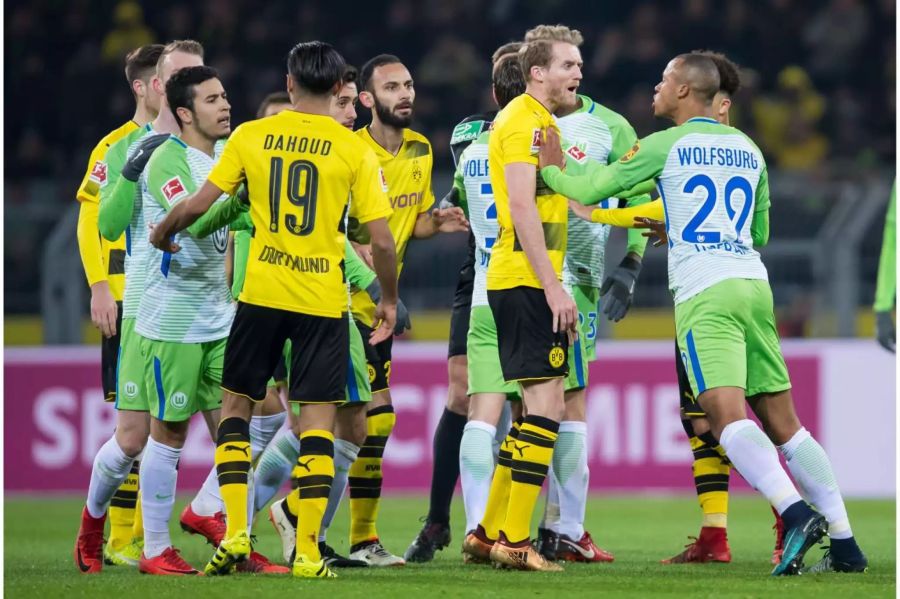Die Partie zum Abschluss des 18. Spieltags entwickelt sich zum Spiel der vergebenen Chancen. Die Dortmunder Yarmolenko, Isak und Sancho verpassen den Führungstreffer ebenso wie die Wolfsburger Didavi, Origi und William. Am Ende stehen 18:9 Abschlüsse – aber keine Tore. Mehrmals auszeichnen kann sich, im Gegensatz zu den Stürmern, immerhin BVB-Goalie Roman Bürki.