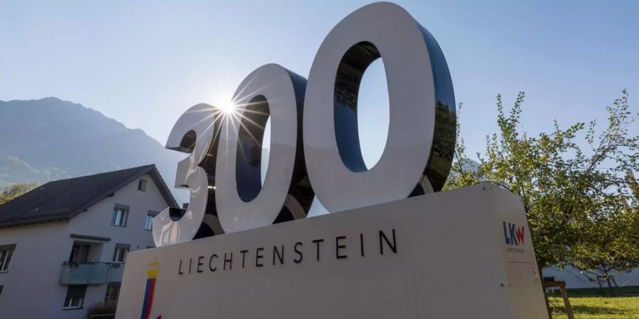 ein Denkmal zu 300 Jahre Liechtenstein.