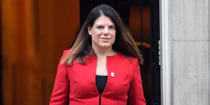 Carolina Nokes verlässt das britische Parlamentsgebäude.