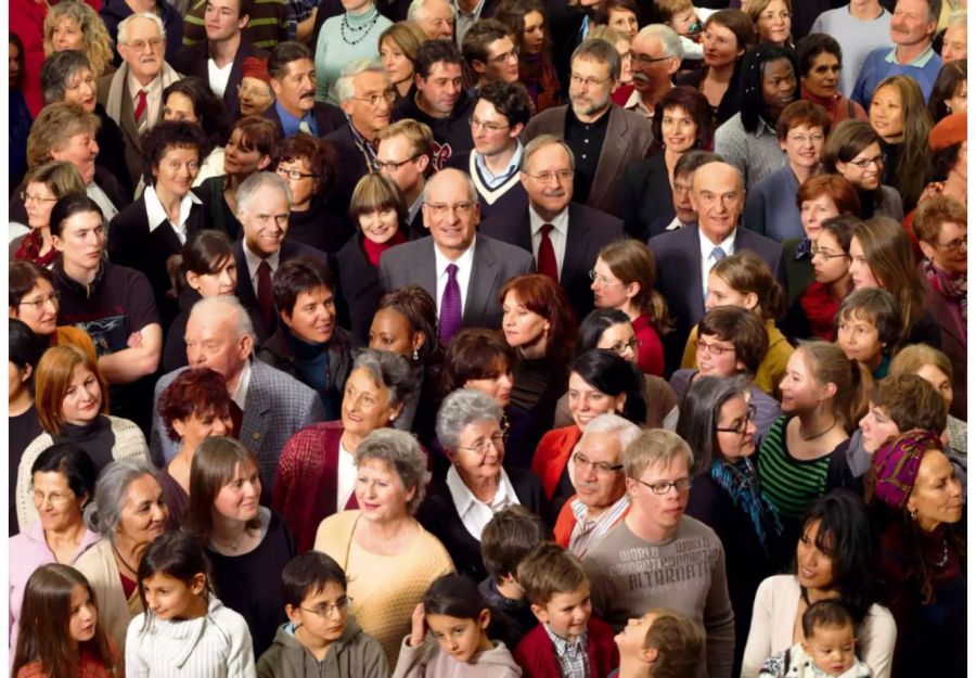 Der Gesamtbundesrat 2008 (von links nach rechts): Bundesrätin Eveline Widmer-Schlumpf, Bundesrat Moritz Leuenberger, Bundesrätin Micheline Calmy-Rey, Bundespräsident Pascal Couchepin, Bundesrat Samuel Schmid, Bundesrätin Doris Leuthard, Bundesrat Hans-Rudolf Merz (Vizepräsident), Bundeskanzlerin Corina Casanova.