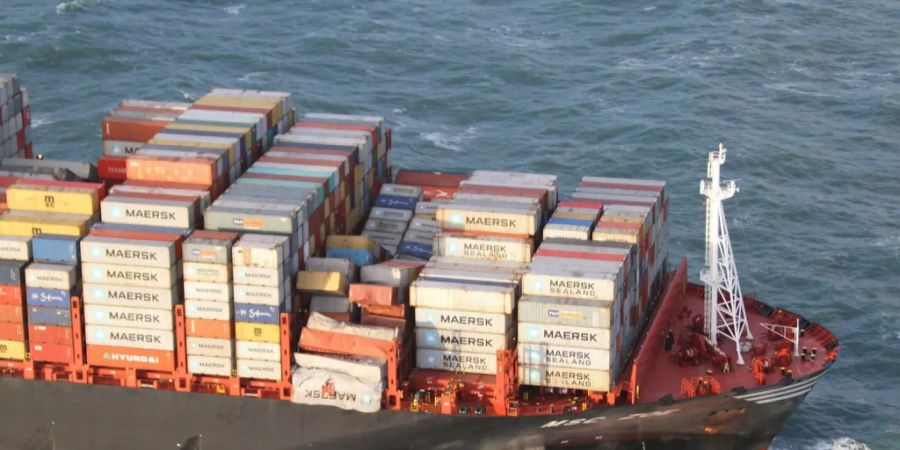 Die MSC Zoe nach dem Verlust der Container.