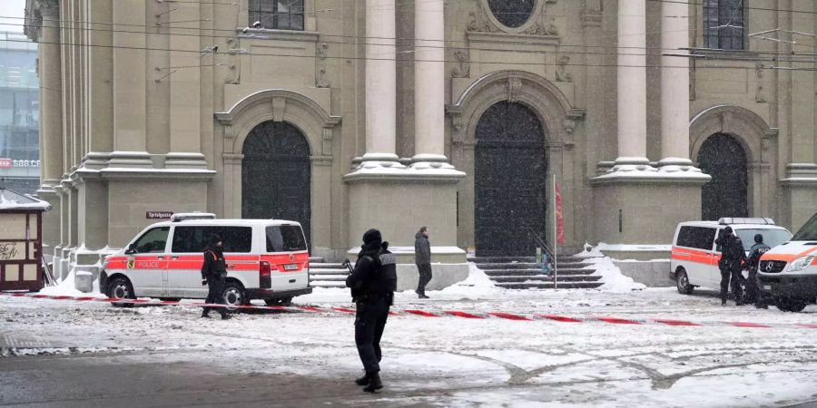 Nach gestriger Bombendrohung bei der Heiliggeistkirche kehrt heute wieder Ruhe ein.