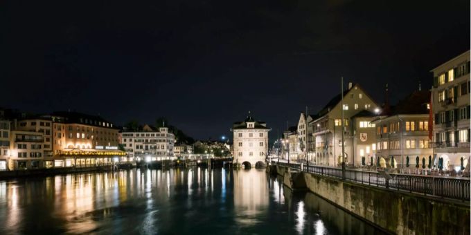 Zürich und die Limmat by Night. Zürich und die Limmat by Night.