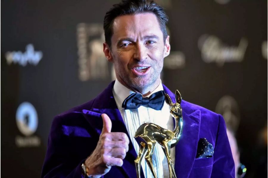 Hollywoodstar und Frauenschwarm Hugh Jackman freut sich über den Entertainment-Bambi.