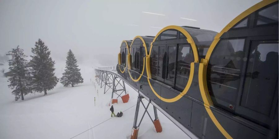 In Stoos im Kanton Schwyz wurde die steilste Standseilbahn der Welt eröffnet.