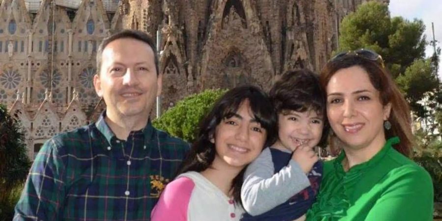 Ahmad-Resa Dschalali (l.) mit seiner Familie.