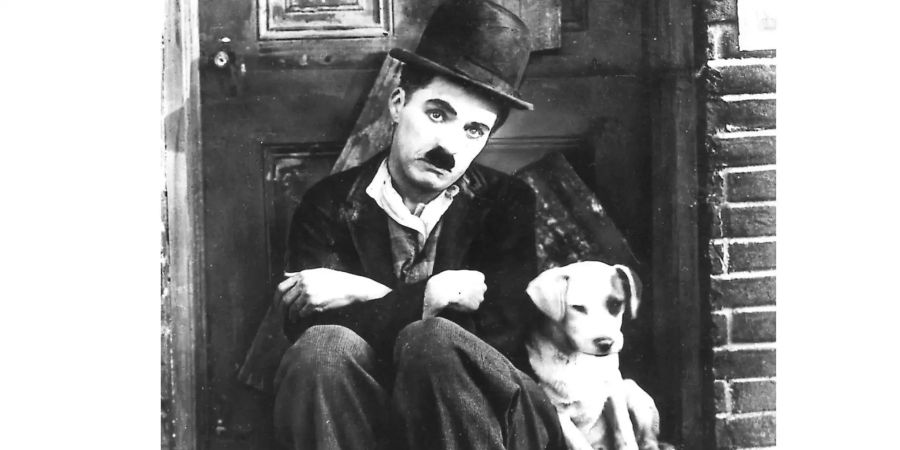 Charlie Chaplin (†88) wurde von der Queen geehrt.