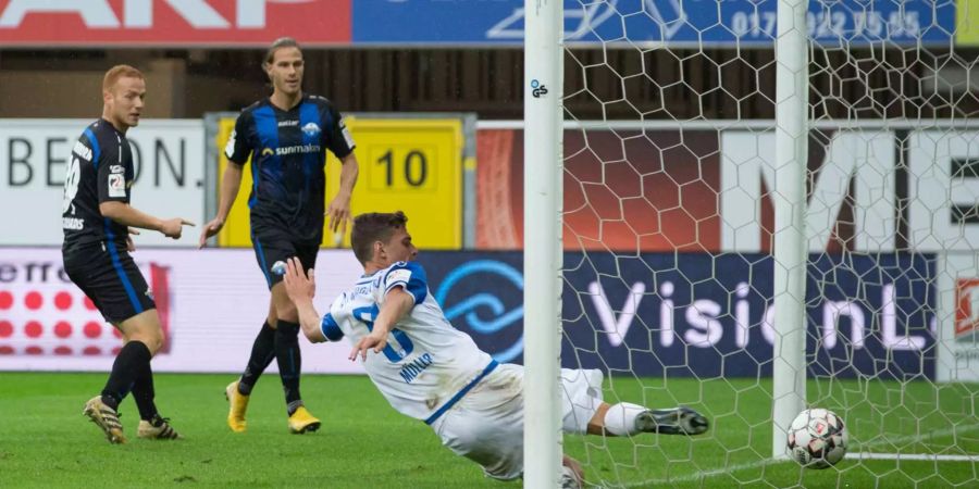 In der 2. Bundesliga spielt SC Paderborn 07  gegen den 1. FC Magdeburg in Paderborn (D).