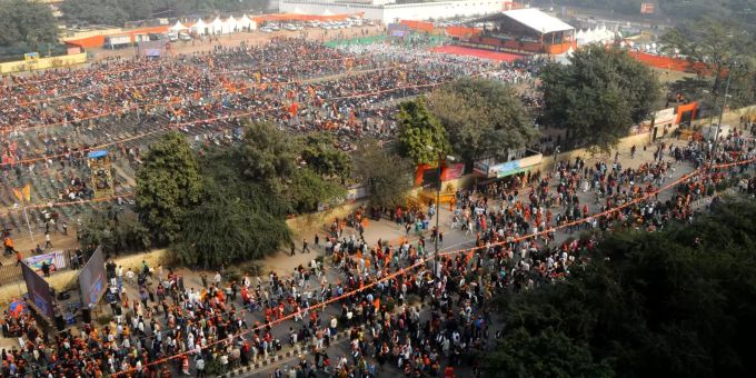 Zehntausende demonstrieren in Neu Delhi für den Bau eines umstrittenen Hindu-Tempels. VHP's 'Dharm Sabha' rally in New Delhi