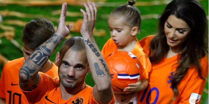 Wesley Sneijder bedankt sich bei den Fans für die Unterstützung. Wesley Sneijder bedankt sich bei den Fans für die Unterstützung.