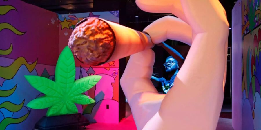 Ein Kunstwerk im Cannabis-Museum in Las Vegas zeigt einen riesigen Joint.