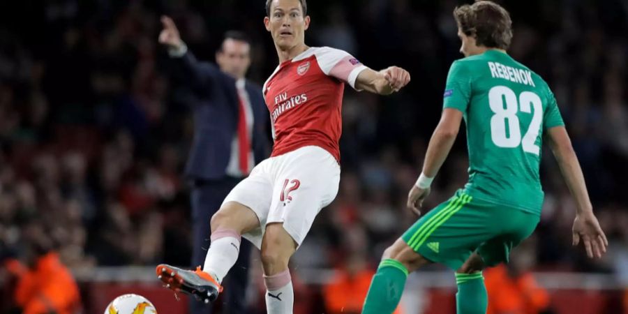 In der Europa League spielt Stephan Lichtsteiner den entscheidenden Pass zur 4:0-Arsenal-Führung durch Mesut Özil gegen die Ukrainer Worskla Poltawa.