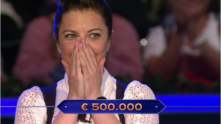 Kann es kaum glauben: Kandidatin Michaela Maier gewinnt bei «Wer wird Millionär» eine halbe Million Euro.