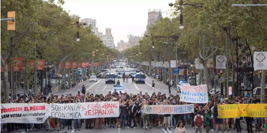 Eine Strasse in Barcelona ist wegen einer Kundgebung von katalanischen Separatisten blockiert.