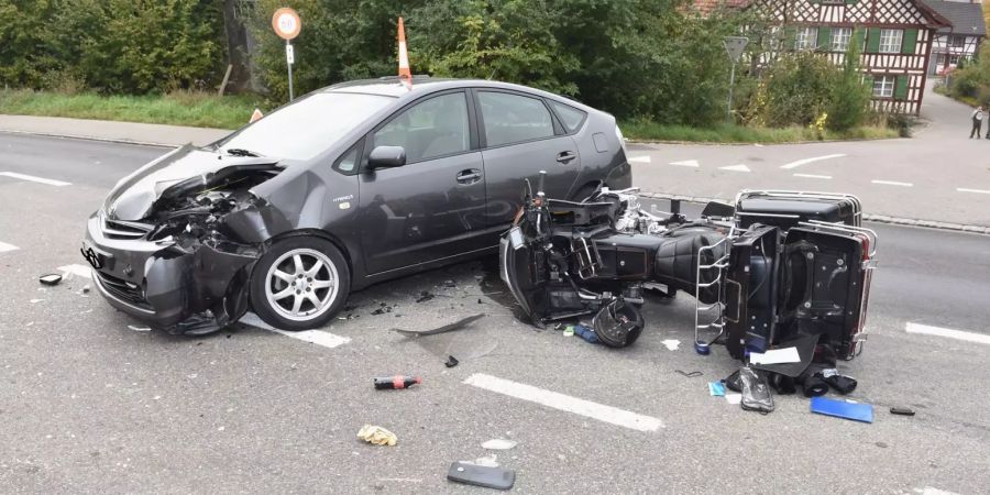 In Hessenreuti TG kollidierte ein Auto mit einem Töff.