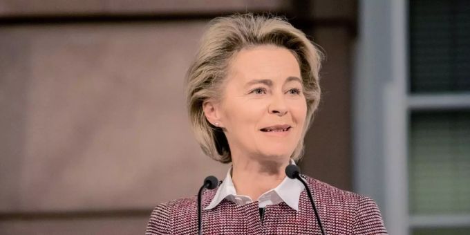 Vergabeaffäre - Von der Leyen räumt Fehler ihres Ministeriums ein