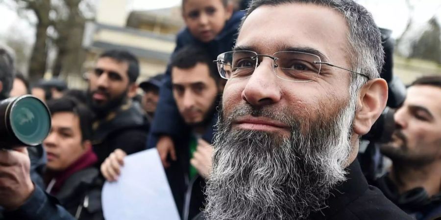 Anjem Choudary während einer Kundgebung vor der Regents Park Moschee in London (GB).