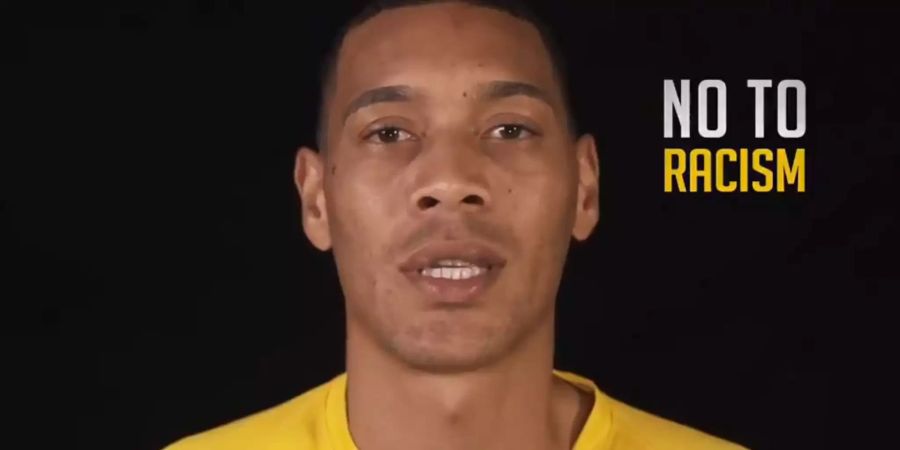 Guillaume Hoarau sagt im Video von #footballpeople Nein zu Rassismus.