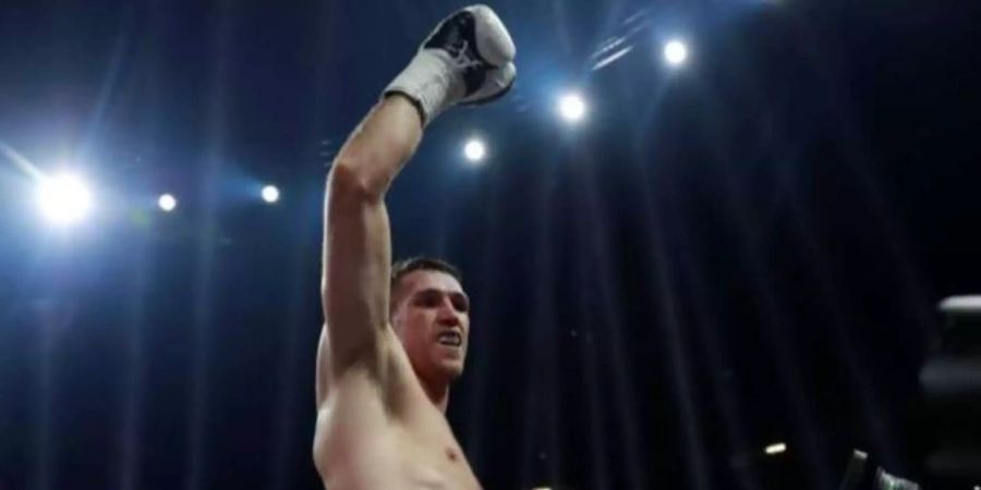 Callum Smith streckt nach seinem Final-Sieg seine Faust in die Luft.