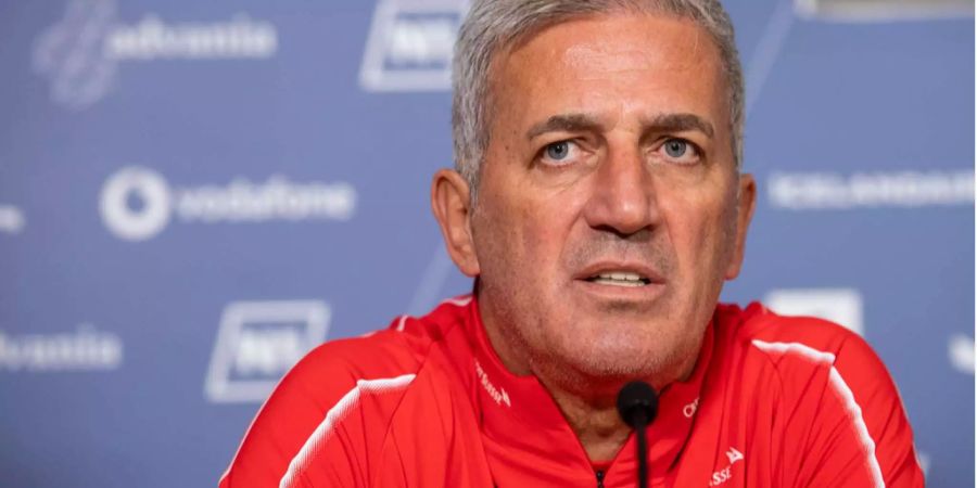 Vladimir Petkovic spricht an einer Pressekonferenz anlässlich des Spiels in der Nations League zwischen Island und der Schweiz.