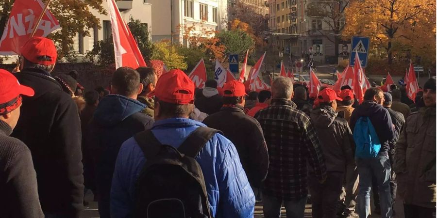 Die streikenden Bauarbeiter sind in Zürich unterwegs.