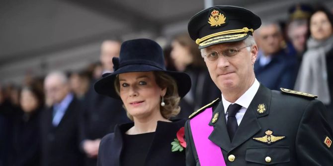 Königin Mathilde und König Philippe von Belgien nehmen an einer Gedenkfeier am Denkmal «Grab des unbekannten Soldaten» teil.
